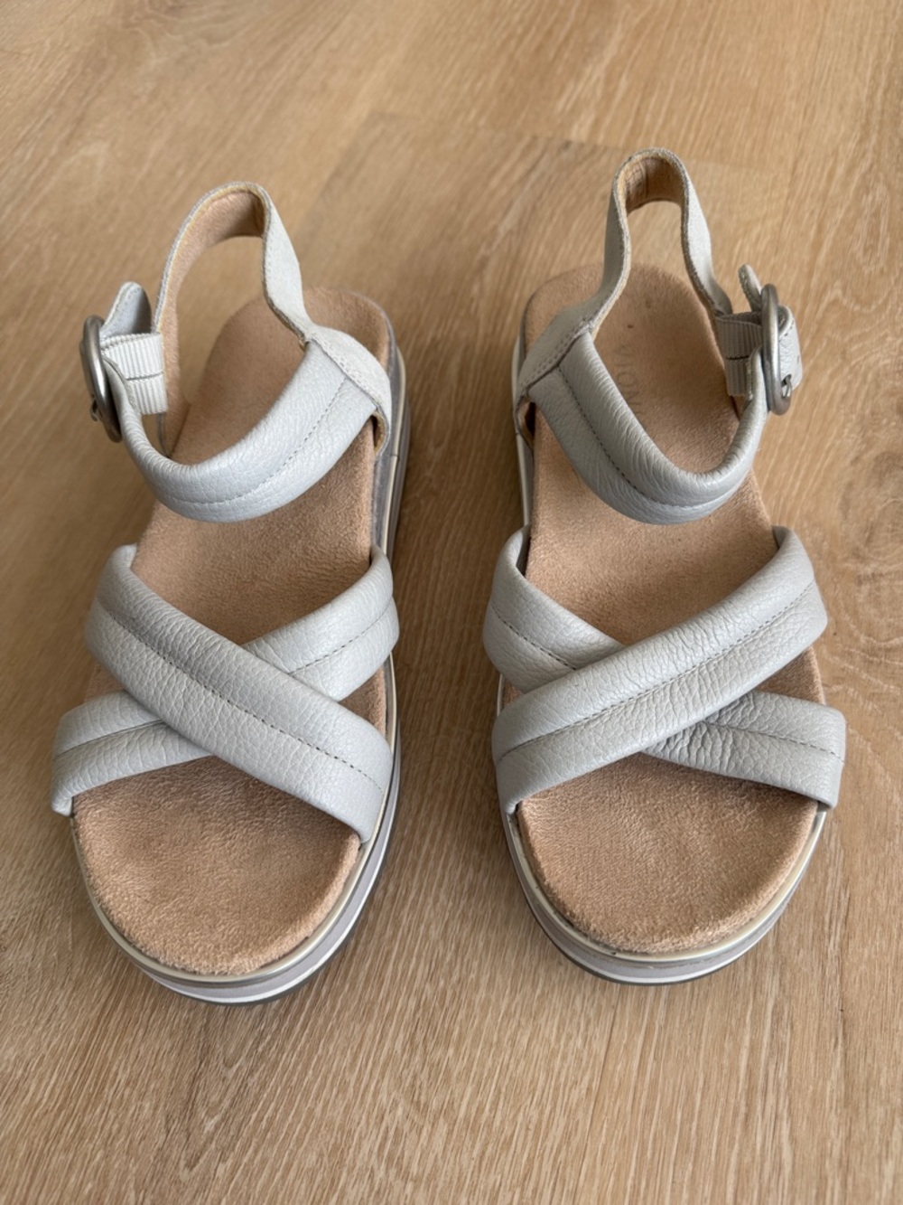 Women’s Cream Leather Crossover Strap Sandals
